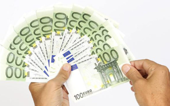 100-euro-investieren-start-576x360.jpg